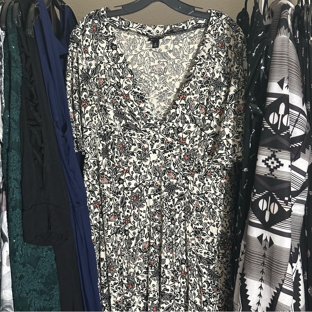 Floral Black and White Dress with red-orange accents (Torrid 2) 🌹